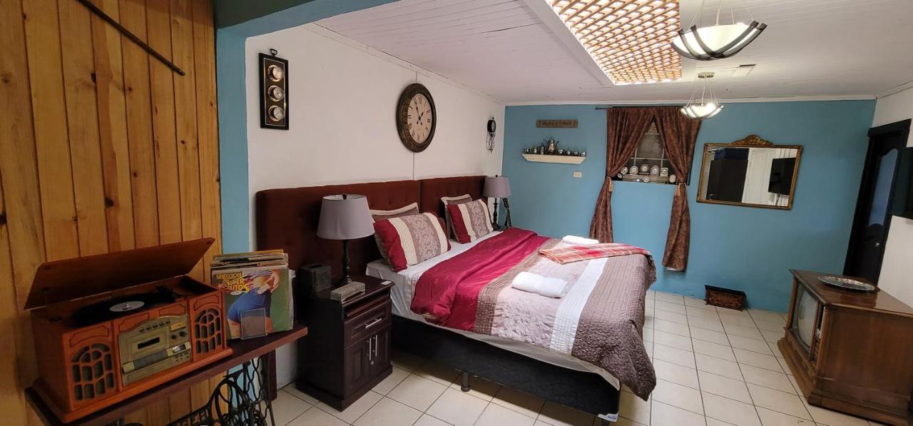 Hotel Vintage "Casa Las Flores" Кесальтенанго Экстерьер фото